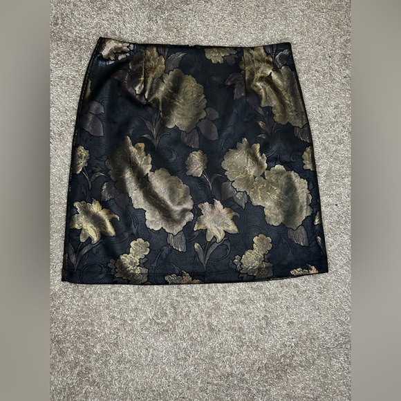 Bagatelle Collection Black and Gold Jacquard Floral Skirt - Picture 2 of 5